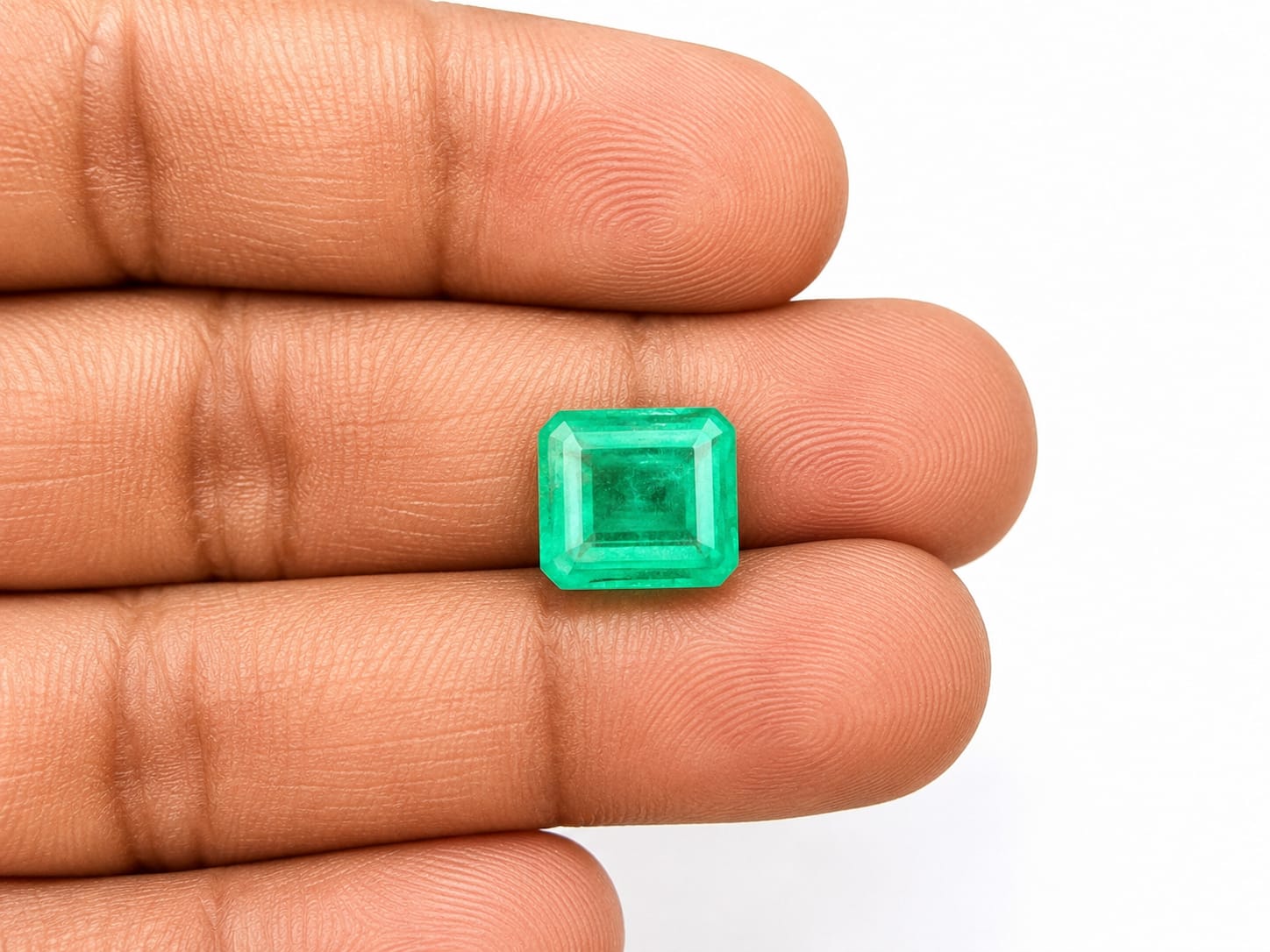 Emerald - 6.73 Carats 2